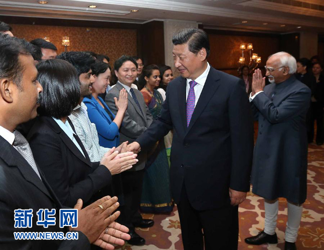 9月18日，國家主席習(xí)近平在印度世界事務(wù)委員會(huì)發(fā)表題為《攜手追尋民族復(fù)興之夢》的重要演講。演講結(jié)束后，習(xí)近平接見中印兩國青年代表。新華社記者 龐興雷 攝