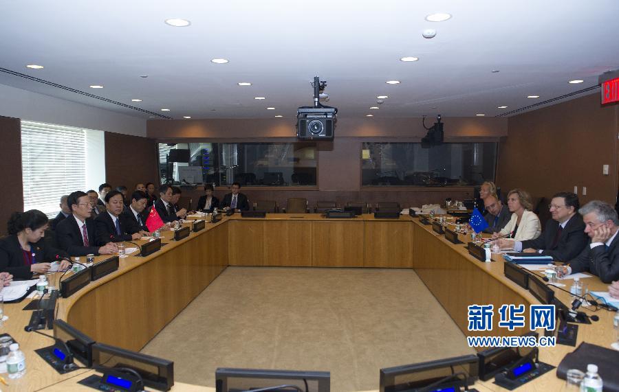  9月23日，正在紐約出席聯(lián)合國氣候峰會的國家主席習(xí)近平特使、國務(wù)院副總理張高麗在紐約聯(lián)合國總部會見歐盟委員會主席巴羅佐。新華社記者 王曄 攝 