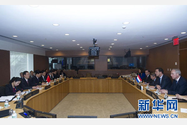 9月23日，出席聯(lián)合國氣候峰會的國家主席習近平特使、國務院副總理張高麗在紐約聯(lián)合國總部會見荷蘭首相呂特。 新華社記者 王曄 攝 