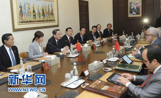 11月3日，全國政協(xié)主席俞正聲在拉巴特會見摩洛哥政府首腦本·基蘭。 新華社記者 張鐸 攝