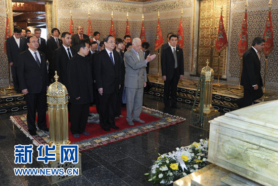 11月4日，中國全國政協(xié)主席俞正聲在拉巴特拜謁穆罕默德五世墓。新華社記者 張鐸 攝