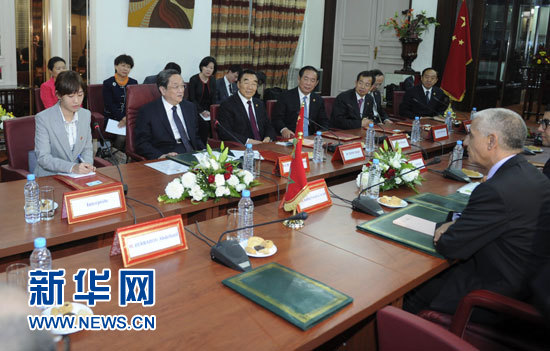 11月3日，中國全國政協(xié)主席俞正聲在拉巴特會見摩洛哥眾議長阿拉米。 新華社記者 張鐸 攝