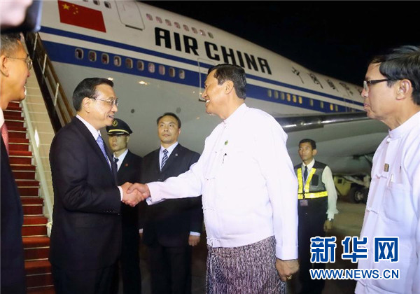 這是緬甸政府高級官員到機(jī)場迎接李克強(qiáng)總理。新華社記者 鞠鵬 攝 
