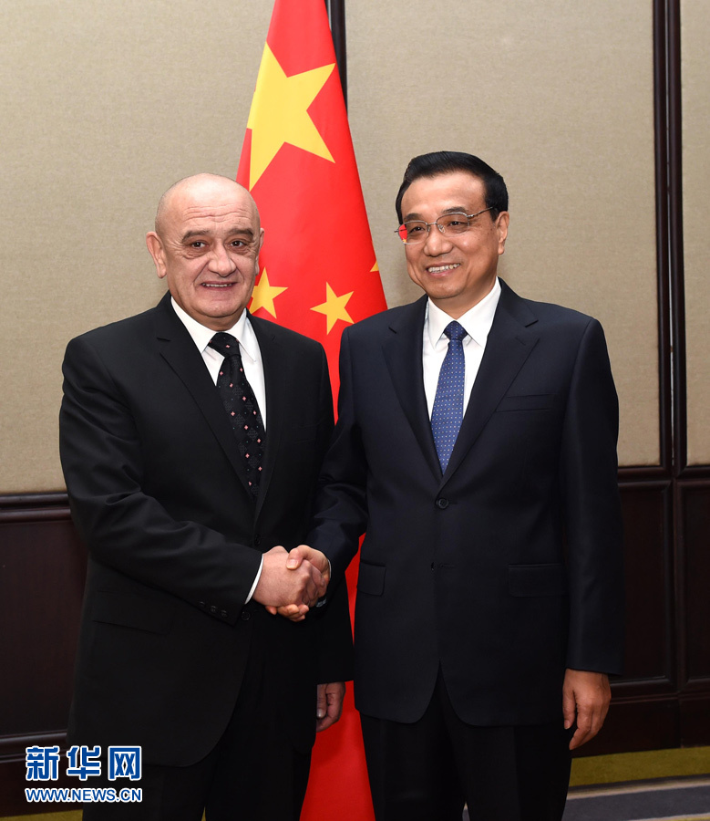 12月16日，中國(guó)國(guó)務(wù)院總理李克強(qiáng)在貝爾格萊德會(huì)見波黑部長(zhǎng)會(huì)議主席貝萬達(dá)。 新華社記者 饒愛民 攝 