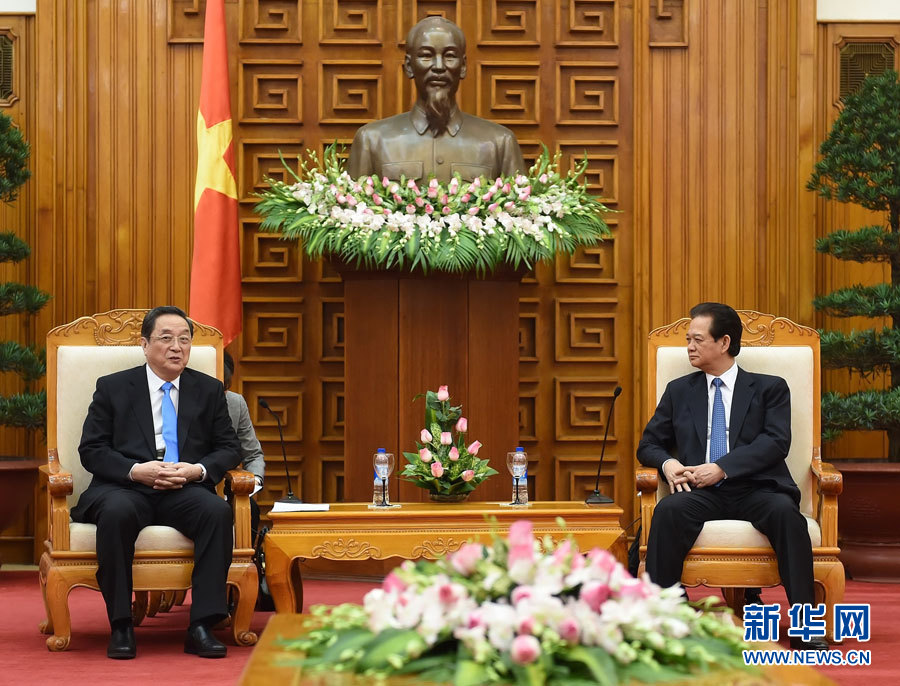 12月25日至27日，中共中央政治局常委、全國政協(xié)主席俞正聲對(duì)越南進(jìn)行正式訪問。這是12月26日，俞正聲在河內(nèi)會(huì)見越南政府總理阮晉勇。 新華社記者劉建生攝