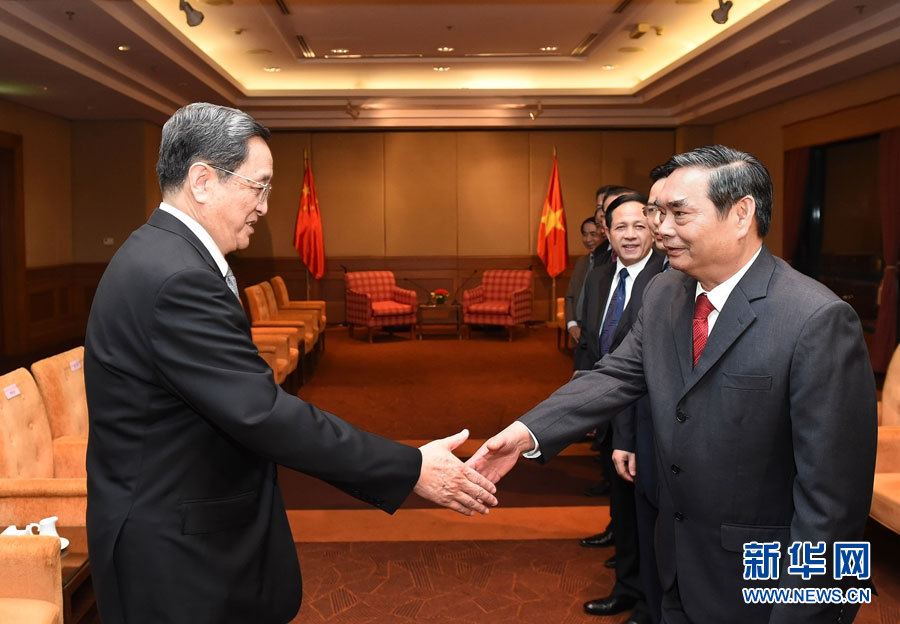 12月25日至27日，中共中央政治局常委、全國政協(xié)主席俞正聲對(duì)越南進(jìn)行正式訪問。這是12月25日，俞正聲在河內(nèi)會(huì)見越共中央書記處常務(wù)書記黎鴻英。 新華社記者劉建生攝