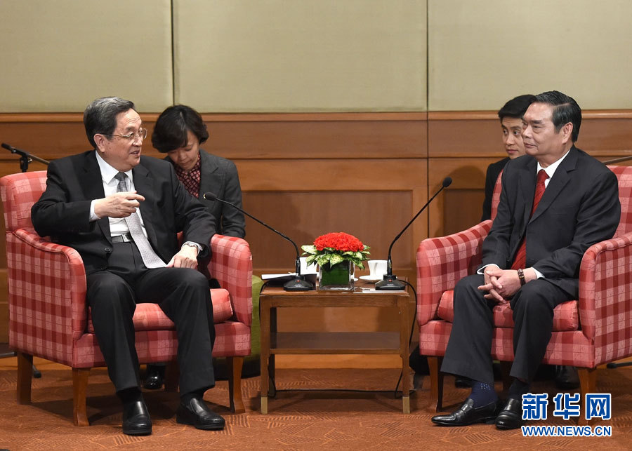 12月25日至27日，中共中央政治局常委、全國政協(xié)主席俞正聲對(duì)越南進(jìn)行正式訪問。這是12月25日，俞正聲在河內(nèi)會(huì)見越共中央書記處常務(wù)書記黎鴻英。 新華社記者劉建生攝