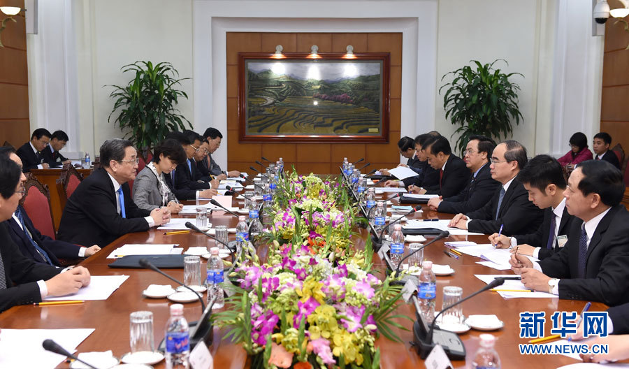 12月25日至27日，中共中央政治局常委、全國政協(xié)主席俞正聲對(duì)越南進(jìn)行正式訪問。這是12月26日，俞正聲在河內(nèi)與越南祖國陣線主席阮善仁舉行會(huì)談。 新華社記者馬占成攝