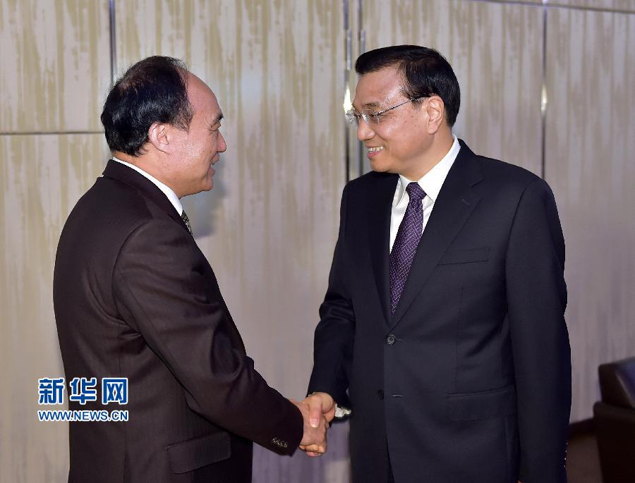 1月22日，中國國務(wù)院總理李克強(qiáng)在瑞士蘇黎世會(huì)見國際電信聯(lián)盟秘書長趙厚麟。 新華社記者 李濤 攝 
