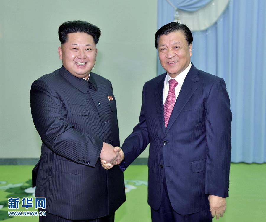 10月9日，中共中央政治局常委、中央書記處書記劉云山在平壤百花園迎賓館會(huì)見朝鮮勞動(dòng)黨第一書記金正恩。 新華社記者 李濤 攝