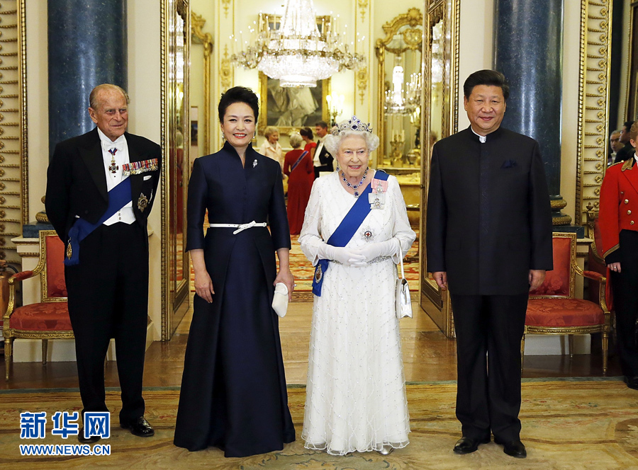 10月20日，國家主席習近平在倫敦白金漢宮出席英國女王伊麗莎白二世舉行的歡迎晚宴。 新華社記者 鞠鵬 攝