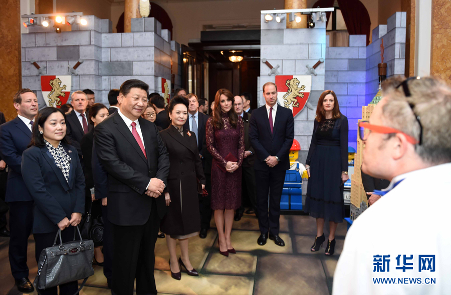10月21日，國家主席習(xí)近平和夫人彭麗媛在英國威廉王子夫婦陪同下，出席在倫敦舉行的中英創(chuàng)意產(chǎn)業(yè)展。 新華社記者 張鐸 攝