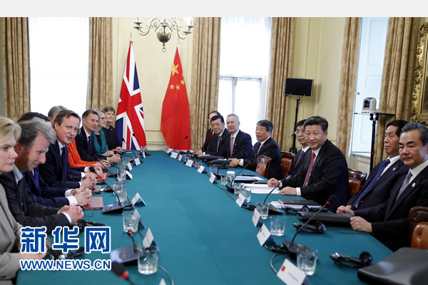 10月21日，國家主席習(xí)近平在倫敦唐寧街首相府同英國首相卡梅倫舉行會談。 新華社記者 鞠鵬 攝 