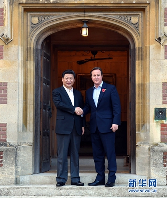 10月22日，國家主席習(xí)近平在契克斯首相鄉(xiāng)間別墅同英國首相卡梅倫再次會晤。 新華社記者 饒愛民 攝