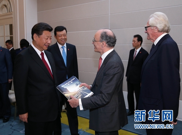 10月22日，國家主席習(xí)近平在倫敦集體會(huì)見英國前首相布朗等英國友人。新華社記者 龐興雷 攝 
