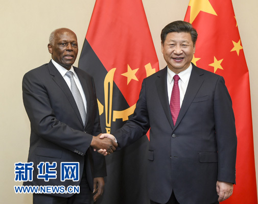 12月3日，國家主席習近平在約翰內(nèi)斯堡會見安哥拉總統(tǒng)多斯桑托斯。 新華社記者 謝環(huán)馳 攝