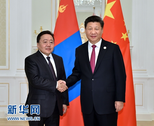 6月23日，國(guó)家主席習(xí)近平在塔什干會(huì)見蒙古國(guó)總統(tǒng)額勒貝格道爾吉。 新華社記者李濤攝