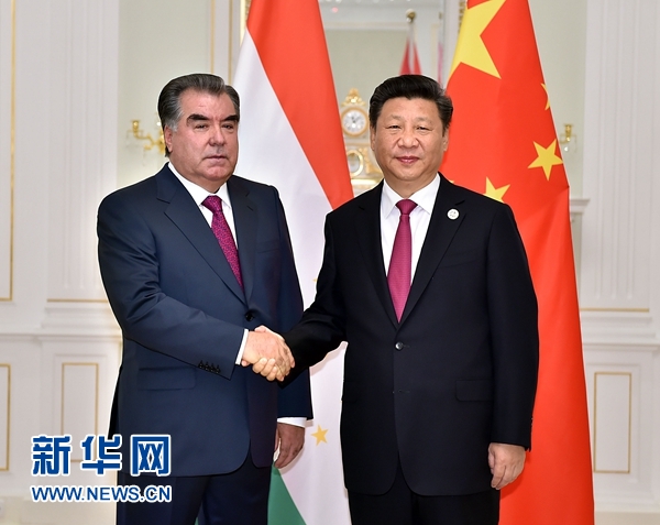 6月23日，國家主席習近平在塔什干會見塔吉克斯坦總統(tǒng)拉赫蒙。新華社記者李濤攝