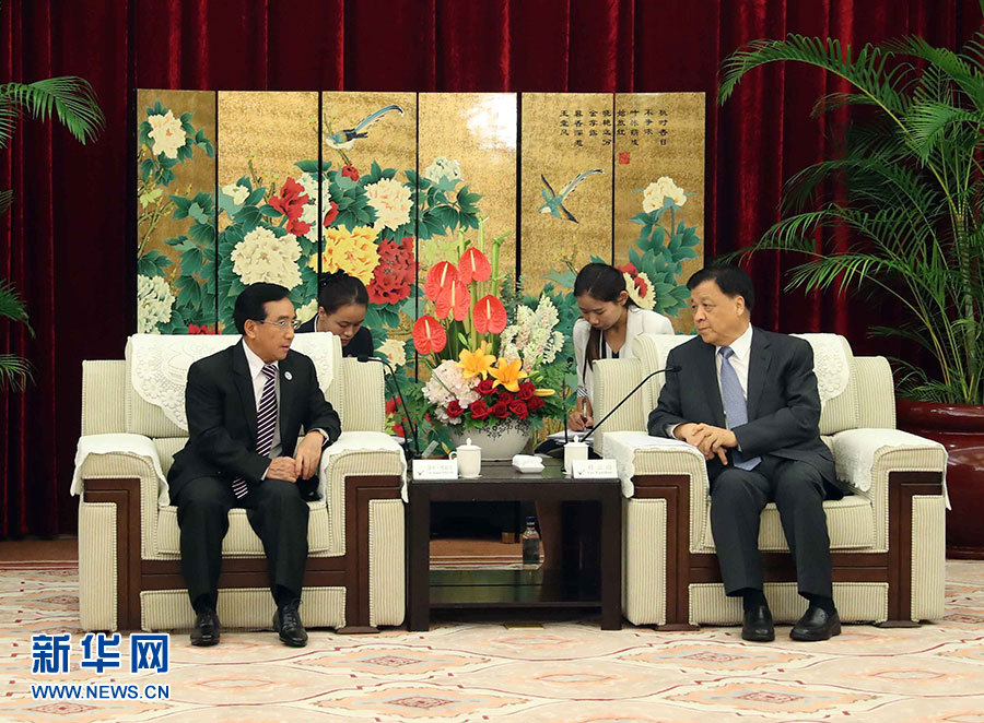 6月11日，中共中央政治局常委、中央書記處書記劉云山在福州會(huì)見來華出席金磚國(guó)家政黨、智庫(kù)和民間社會(huì)組織論壇的老撾人民革命黨中央政治局委員、中央書記處常務(wù)書記、國(guó)家副主席潘坎。新華社記者劉衛(wèi)兵攝