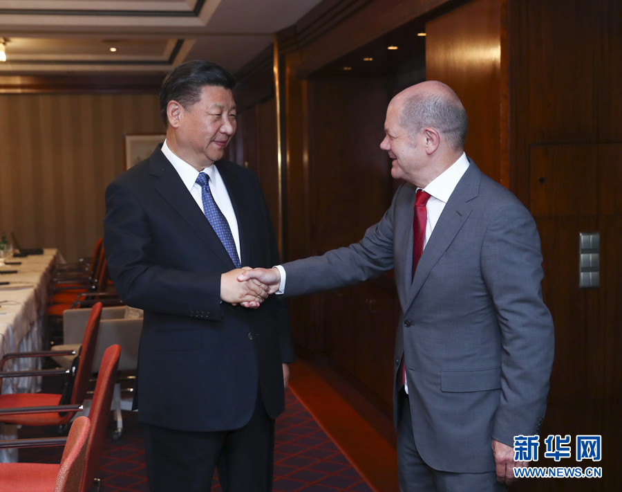 7月6日，國家主席習(xí)近平在漢堡會(huì)見漢堡市市長肖爾茨。 新華社記者謝環(huán)馳 攝