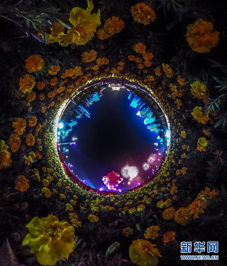 （新華全媒頭條·上合青島峰會·圖文互動）（1）攜手前進(jìn)，開啟上合發(fā)展新征程 ——習(xí)近平主席主持上合組織青島峰會 并舉行系列活動紀(jì)實