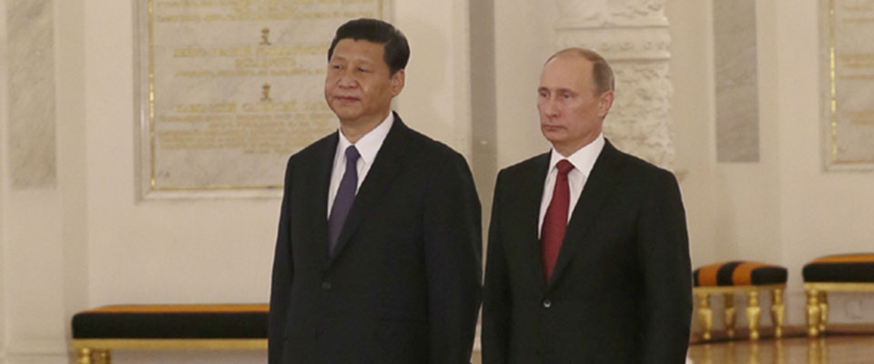 2013年3月，習(xí)近平出席普京舉行的歡迎儀式