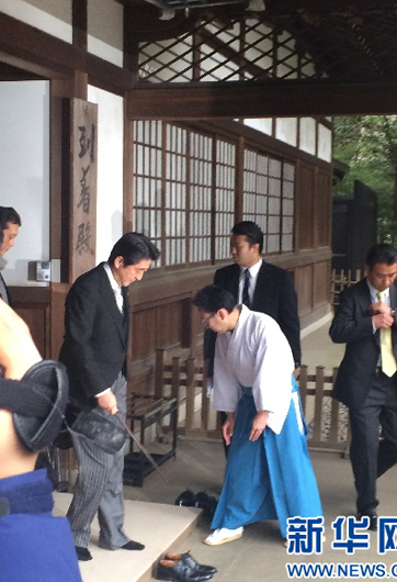 安倍為何不顧?quán)彿磳?duì)，執(zhí)意參拜？