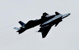 “殲-20，你不要飛得那么快……”